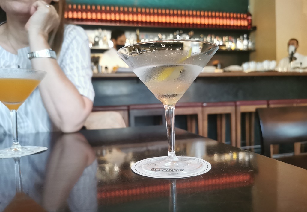 Man kann über Charles Schumann ja denken, was man will – aber trockene Martinis können seine Leute