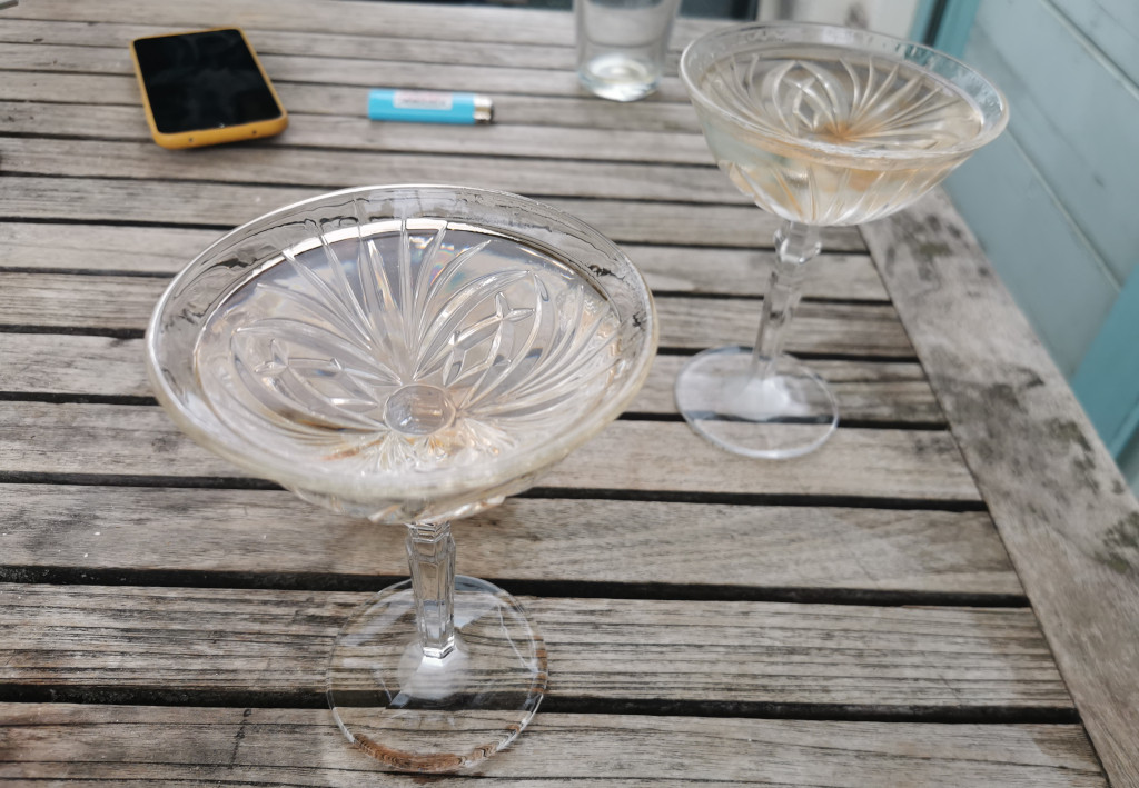 À trois, cocktail Martini, remué, pas agité, moi et …?