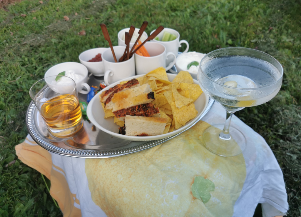 Erster Apéro bzw. Sundowner im Garten