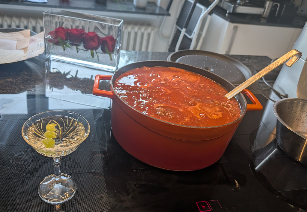 Koche gerade 10 Liter Bolognese – schweißtreibend bei dem Wetter
