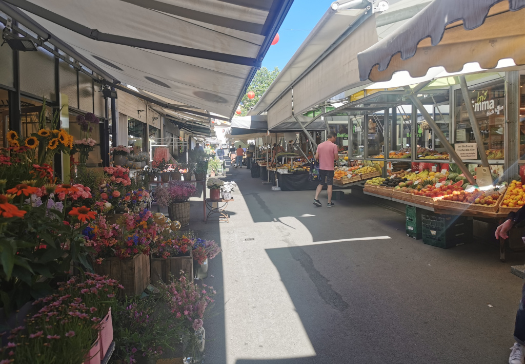 Von der allmählichen Naschmarktisierung des Augsburger Stadtmarktes